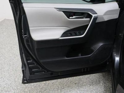 2025 Toyota RAV4 FWD - Photo 12