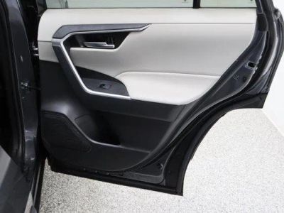 2025 Toyota RAV4 FWD - Photo 35