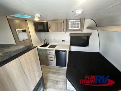 2025 Keystone RV Coleman - Photo 10