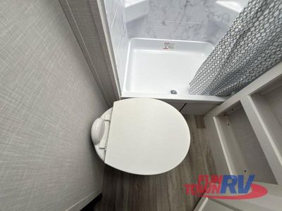 2025 Venture RV Stratus - Photo 33
