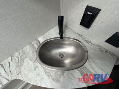 2025 Venture RV Stratus - Photo 32
