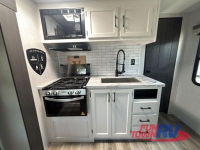 2025 Venture RV Stratus - Photo 3
