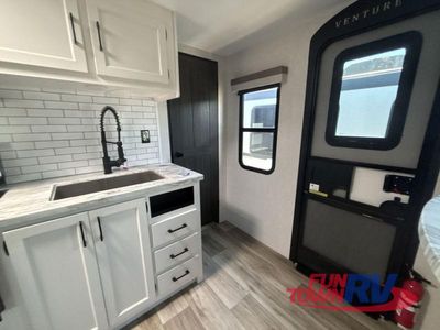 2025 Venture RV Stratus - Photo 4