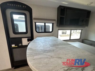 2025 Venture RV Stratus - Photo 5