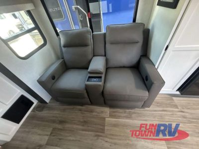 2025 Venture RV Stratus - Photo 28