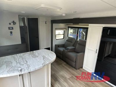 2025 Venture RV Stratus - Photo 19