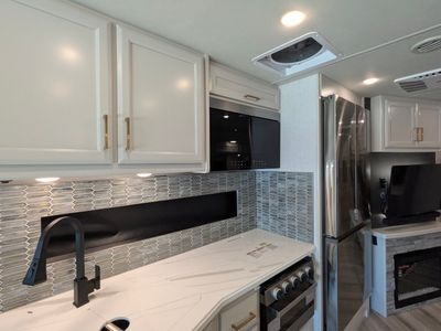 2026 Fleetwood Bounder - Photo 2