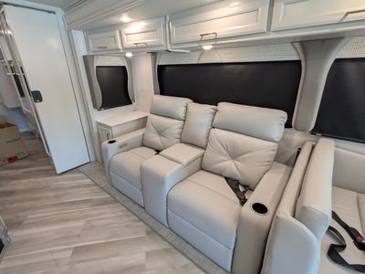 2026 Fleetwood Bounder - Photo 14