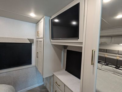 2026 Fleetwood Bounder - Photo 3