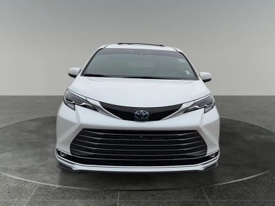 2025 Toyota Sienna — side profile view