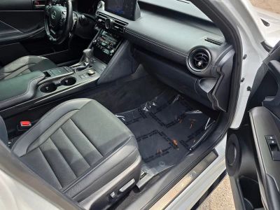 2023 Lexus IS — photo 32 view