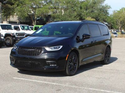 2026 Chrysler Pacifica — detail view