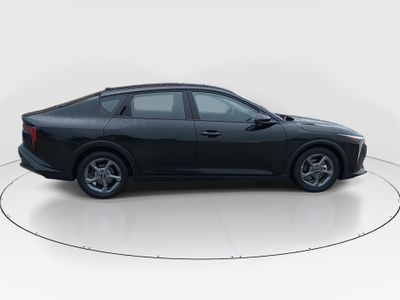 2025 Kia K4 — photo 8 view