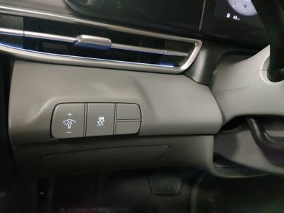 2025 Hyundai Elantra — photo 13 view