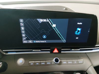 2025 Hyundai Elantra — photo 17 view