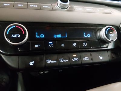 2025 Hyundai Elantra — photo 18 view
