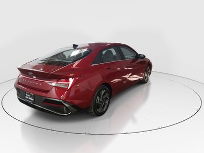 2025 Hyundai Elantra — photo 7 view