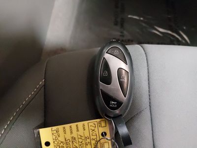 2025 Hyundai Elantra — photo 15 view