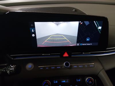2025 Hyundai Elantra — photo 16 view