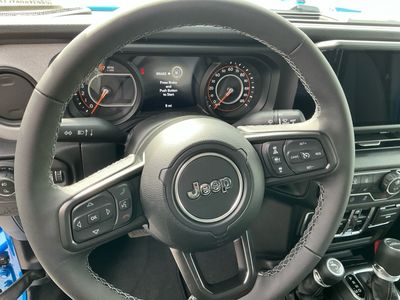 2026 Jeep Gladiator - Photo 14