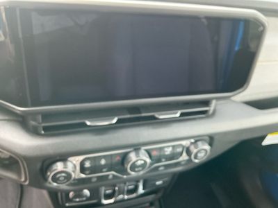 2026 Jeep Gladiator - Photo 12