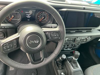 2026 Jeep Gladiator - Photo 15
