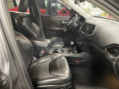 2019 Jeep Cherokee — photo 15 view