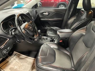 2019 Jeep Cherokee — photo 9 view