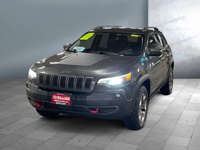 2019 Jeep Cherokee — front three-quarter view
