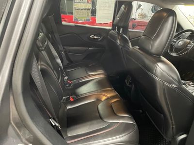 2019 Jeep Cherokee — photo 14 view