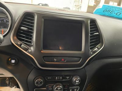 2019 Jeep Cherokee — photo 11 view