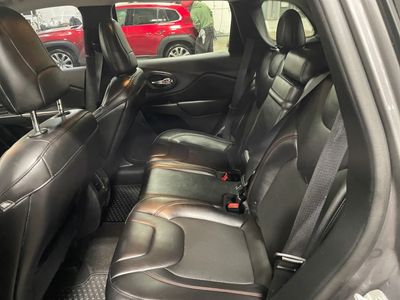 2019 Jeep Cherokee — photo 18 view