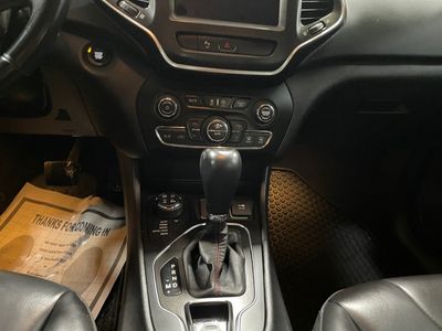 2019 Jeep Cherokee — photo 13 view