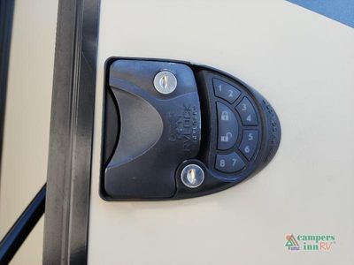 2017 Keystone RV Montana - Photo 7