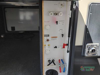 2017 Keystone RV Montana - Photo 4