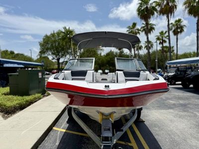 2025 Yamaha Boats SX195 — rear three-quarter view