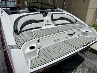 2025 Yamaha Boats SX195 — photo 9 view