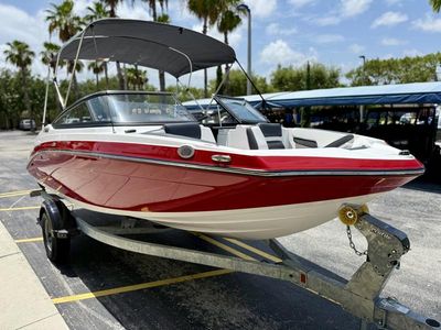 2025 Yamaha Boats SX195 — front three-quarter view