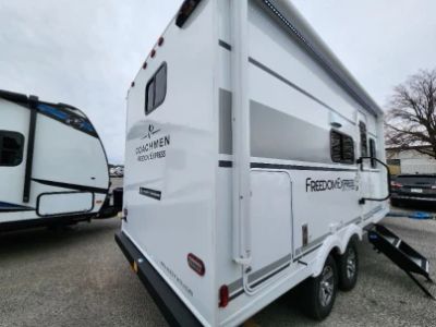 2025 Coachmen Freedom Express Select - Photo 4