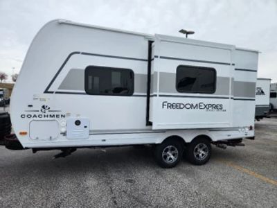 2025 Coachmen Freedom Express Select - Photo 7