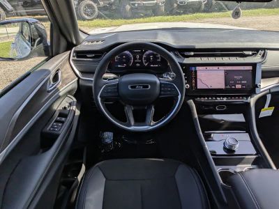 2026 Jeep Grand Cherokee — photo 17 view