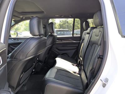 2026 Jeep Grand Cherokee — photo 14 view