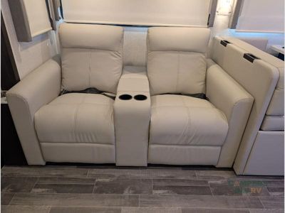 2025 Thor Motor Coach Inception - Photo 35