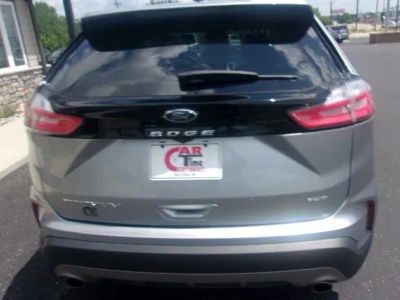 2022 Ford Edge — detail view