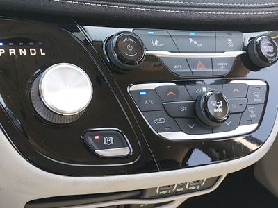 2022 Chrysler Pacifica - Photo 19