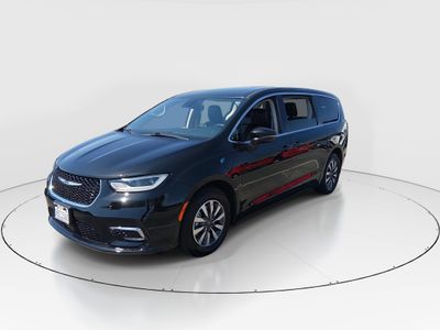2022 Chrysler Pacifica - Photo 3