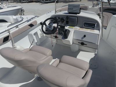 2013 Hurricane SunDeck Sport SS 231 OB - Photo 8