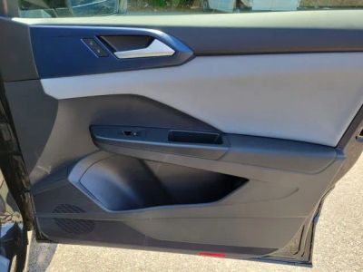 2022 Volkswagen Taos — photo 32 view