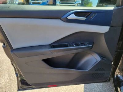 2022 Volkswagen Taos — photo 7 view