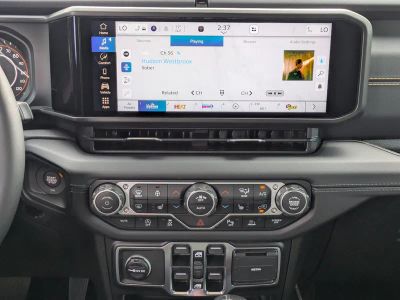 2026 Jeep Wrangler — photo 18 view